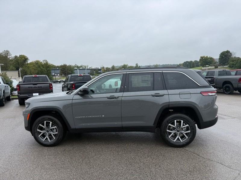 Jeep Grand Cherokee Vehicle Image 03