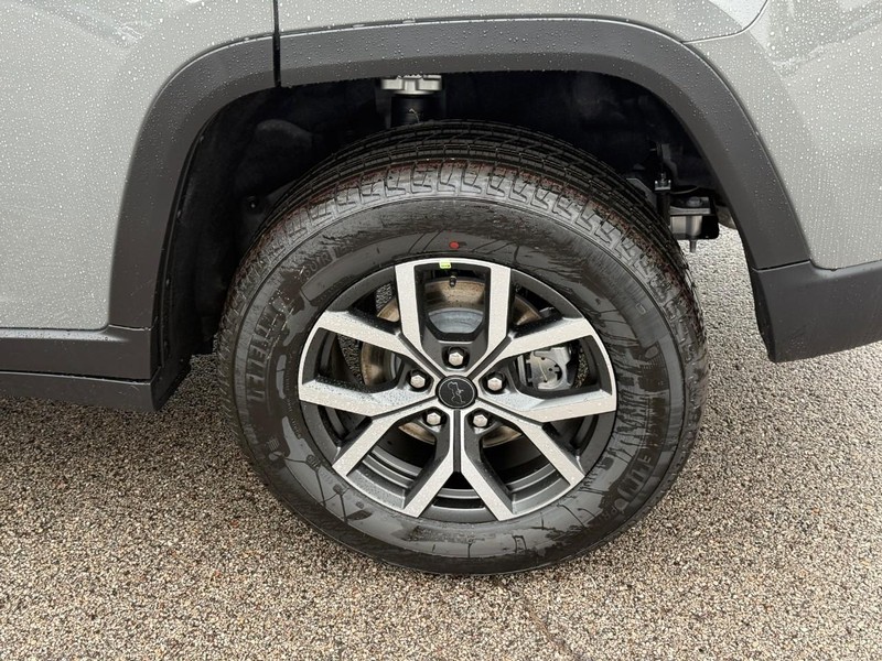 Jeep Grand Cherokee Vehicle Image 05