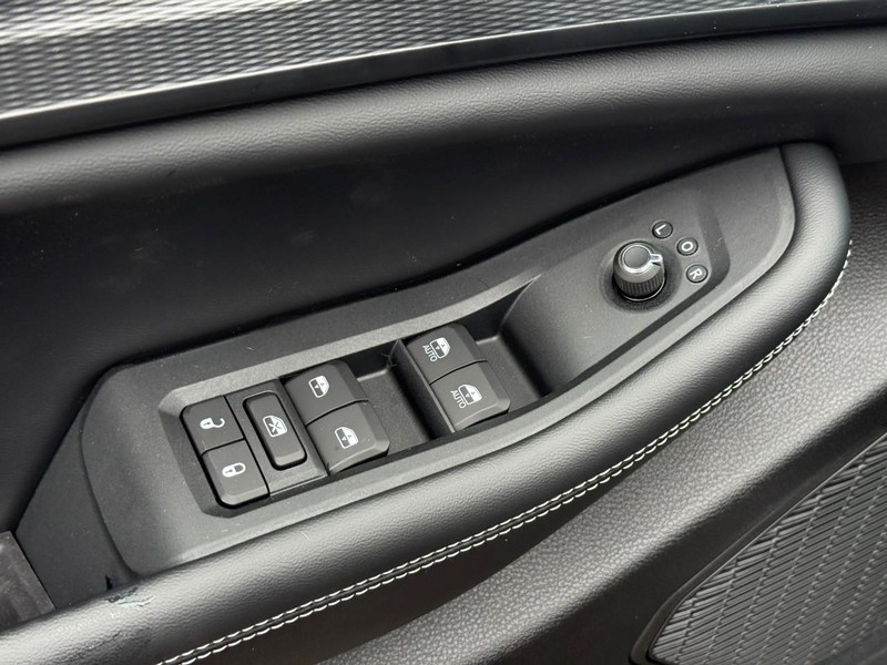 Jeep Grand Cherokee Vehicle Image 15