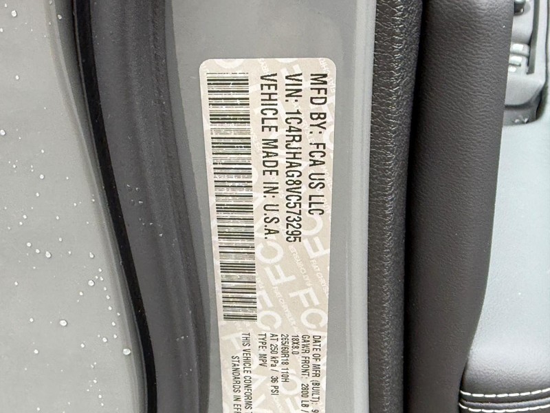 Jeep Grand Cherokee Vehicle Image 22