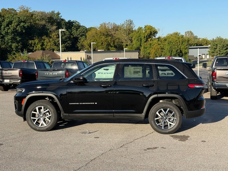 Jeep Grand Cherokee Vehicle Image 03