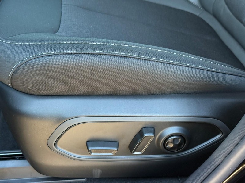 Jeep Grand Cherokee Vehicle Image 16