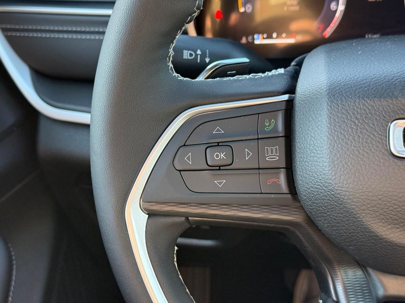 Jeep Grand Cherokee Vehicle Image 17