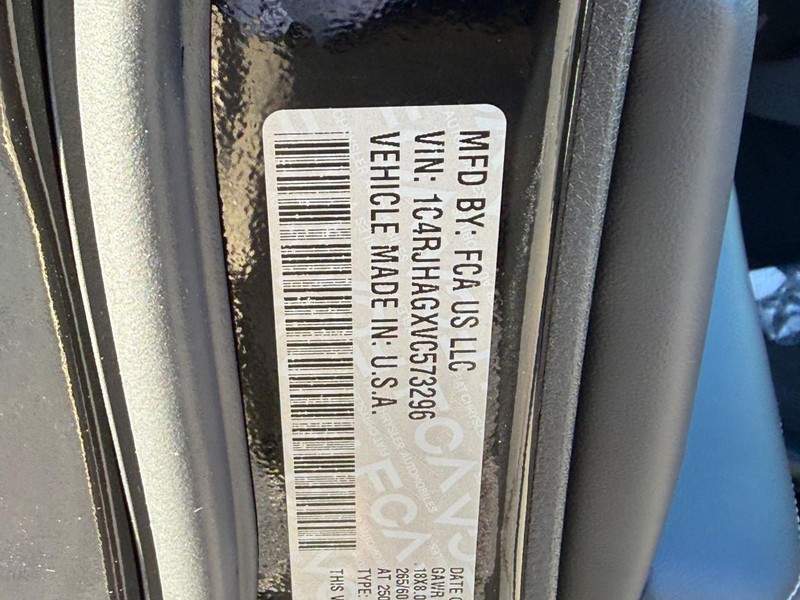 Jeep Grand Cherokee Vehicle Image 22