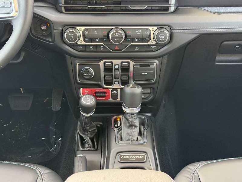 Jeep Wrangler Vehicle Image 12
