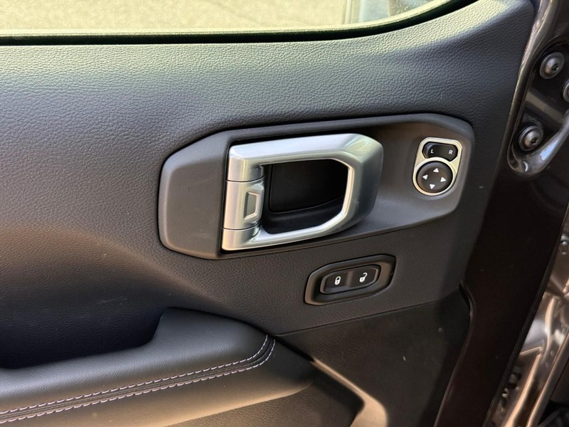 Jeep Wrangler Vehicle Image 13