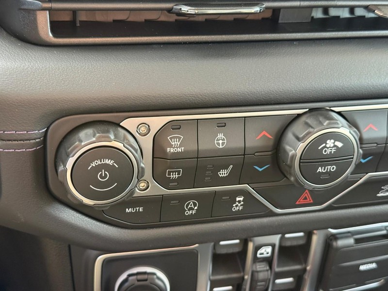 Jeep Wrangler Vehicle Image 19