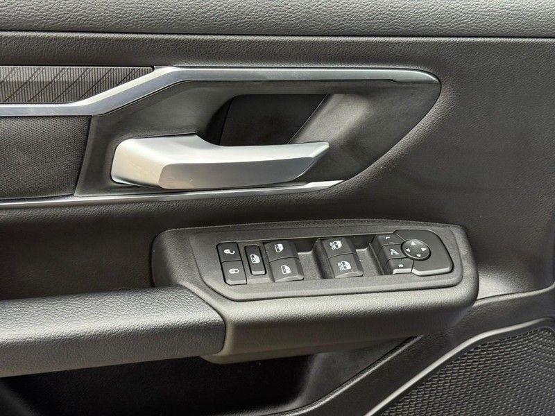 Ram 1500 Vehicle Image 14