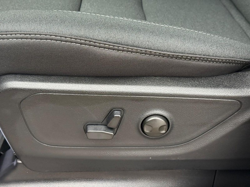 Ram 1500 Vehicle Image 16