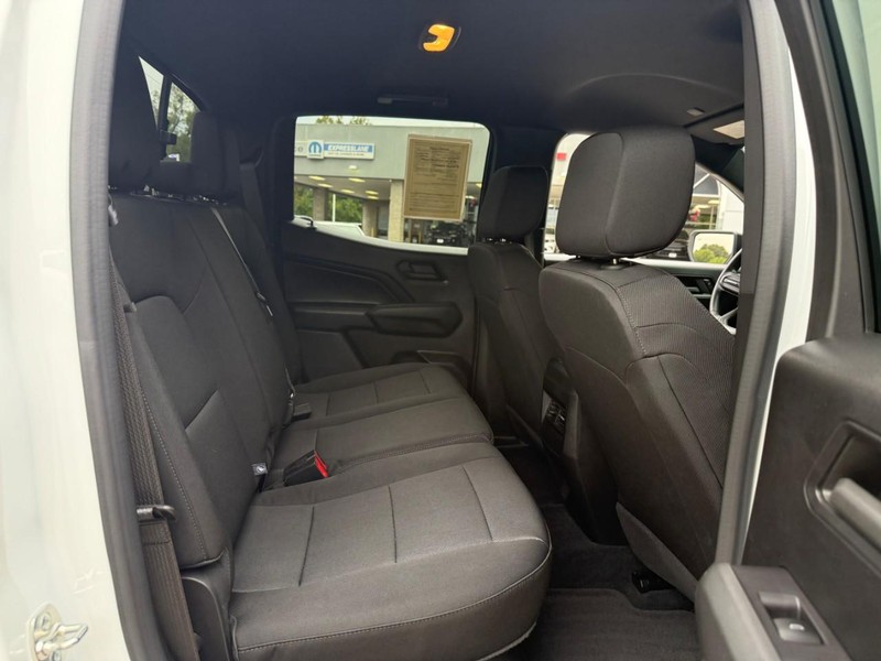 Chevrolet Colorado Vehicle Image 14