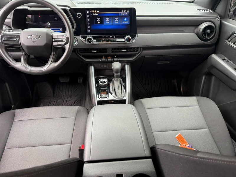 Chevrolet Colorado Vehicle Image 15