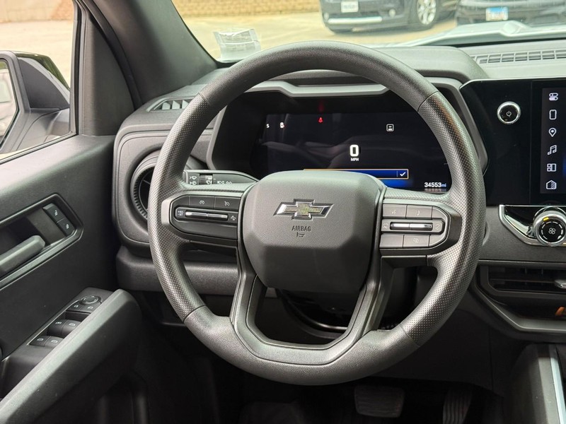 Chevrolet Colorado Vehicle Image 16