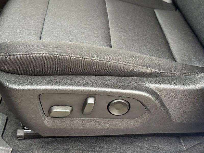 Chevrolet Colorado Vehicle Image 21