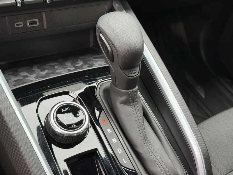 Chevrolet Colorado Vehicle Image 25