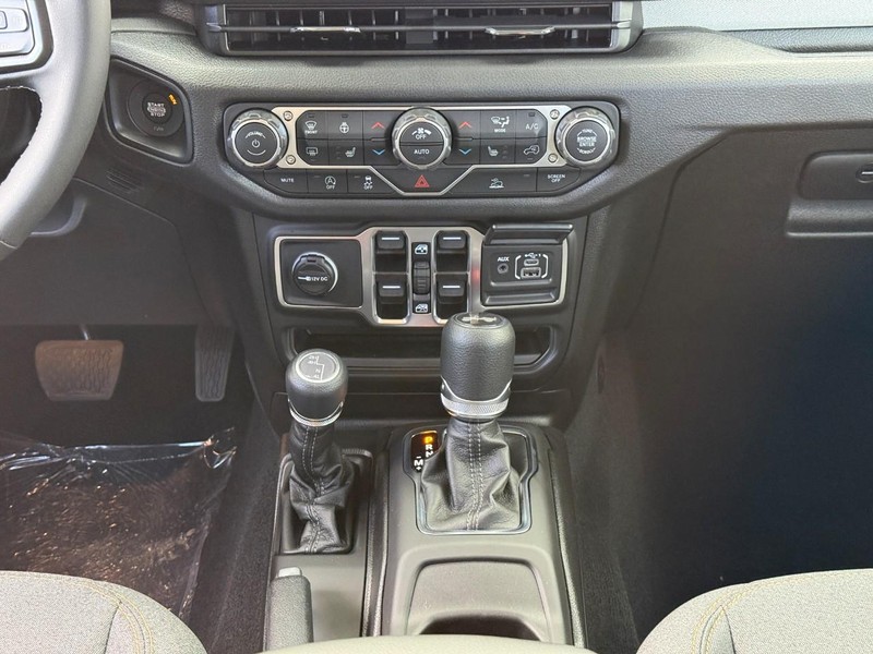 Jeep Wrangler Vehicle Image 12