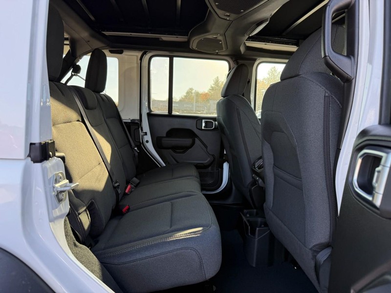 Jeep Wrangler Vehicle Image 07
