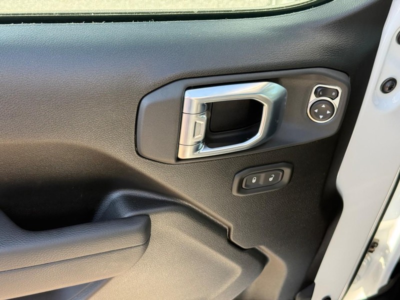 Jeep Wrangler Vehicle Image 13