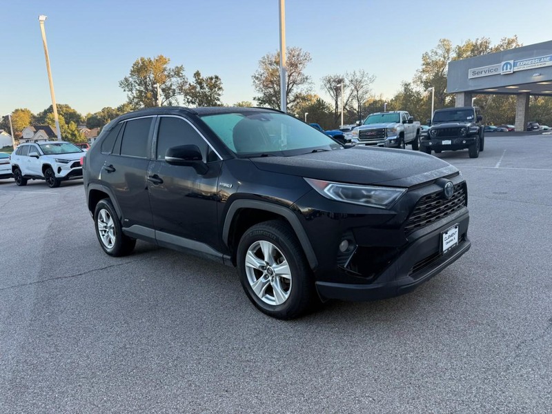 Toyota RAV4 Vehicle Image 12