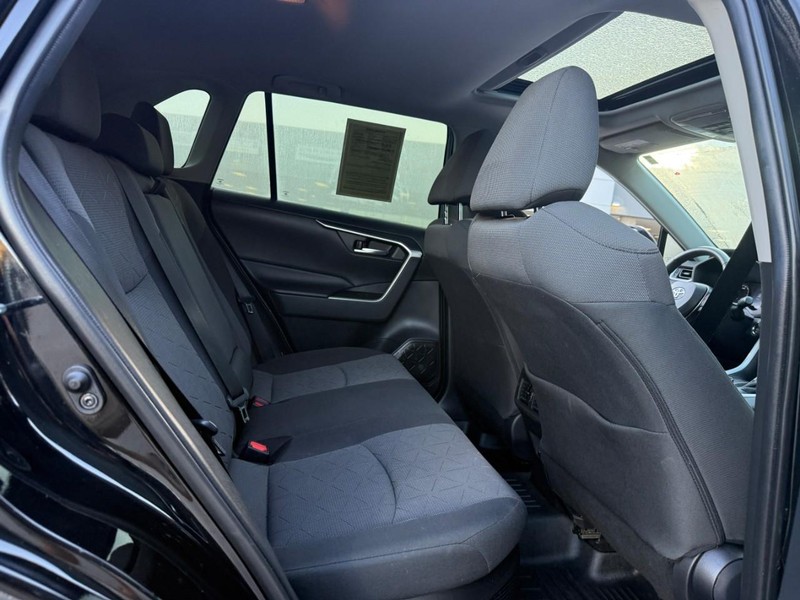 Toyota RAV4 Vehicle Image 14