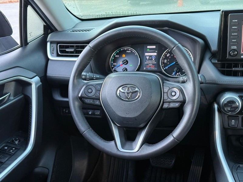 Toyota RAV4 Vehicle Image 16