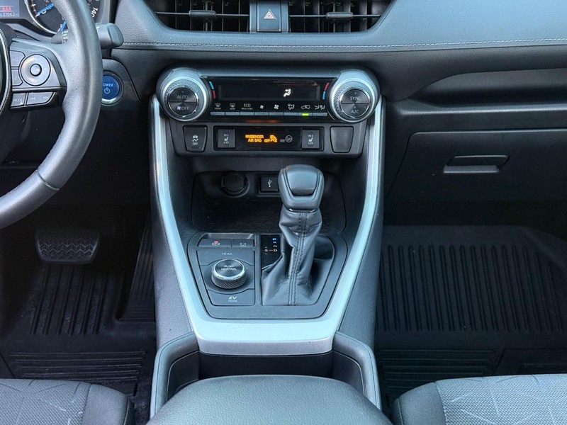 Toyota RAV4 Vehicle Image 18