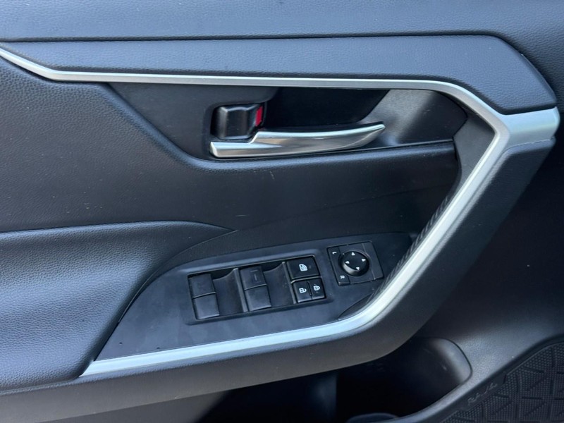 Toyota RAV4 Vehicle Image 19