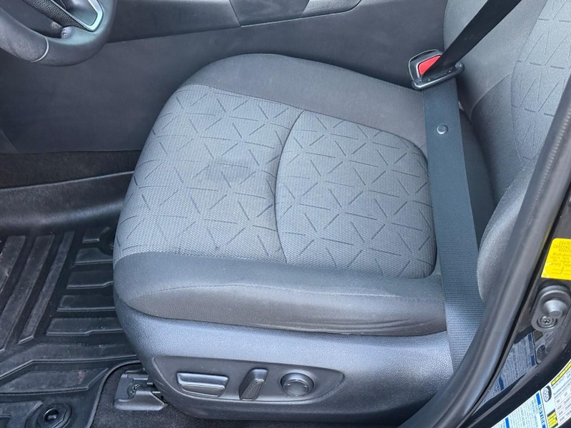 Toyota RAV4 Vehicle Image 20