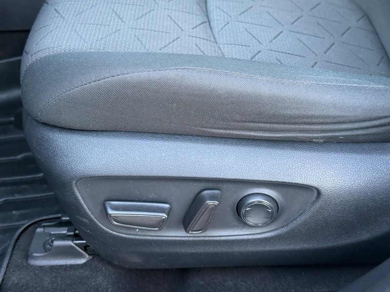 Toyota RAV4 Vehicle Image 21