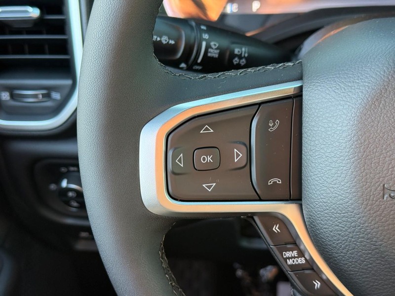 Ram 1500 Vehicle Image 16