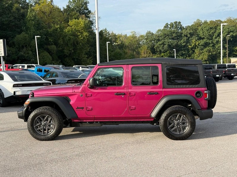 Jeep Wrangler Vehicle Image 03