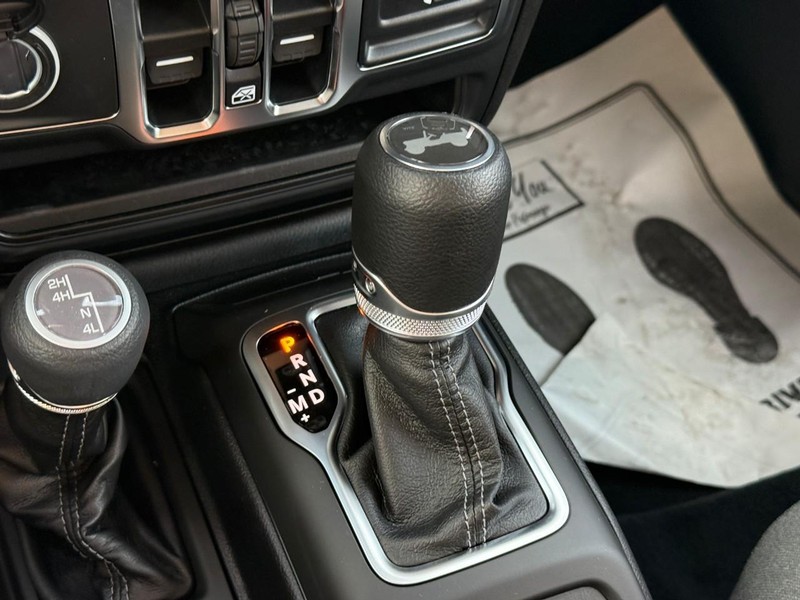 Jeep Wrangler Vehicle Image 18