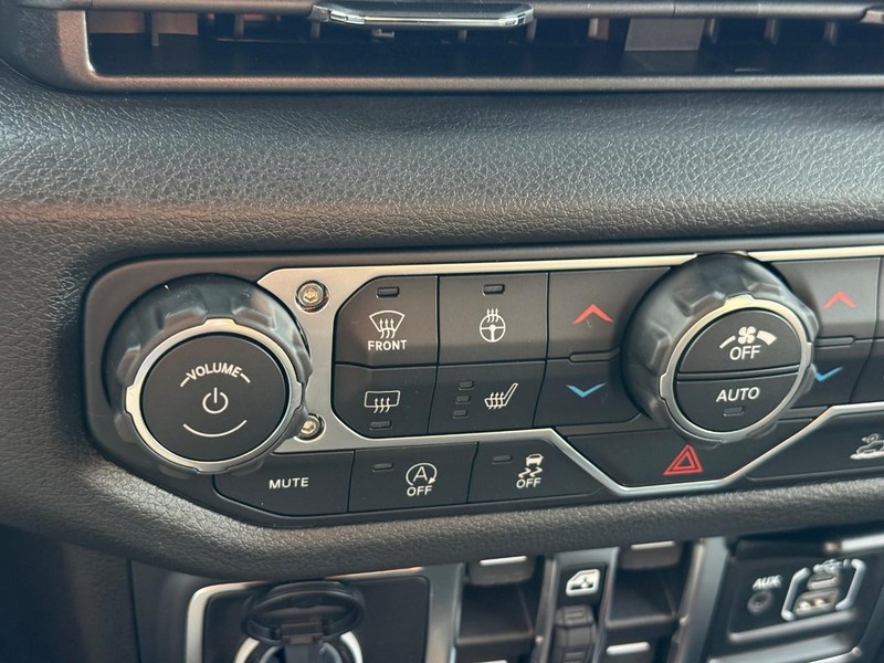 Jeep Wrangler Vehicle Image 19