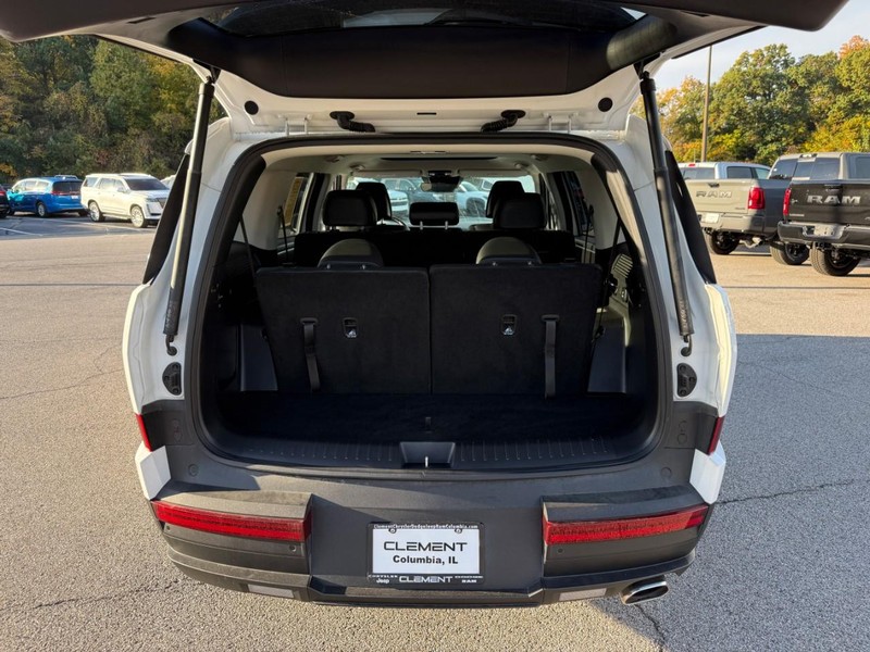 Hyundai Santa Fe Vehicle Image 08