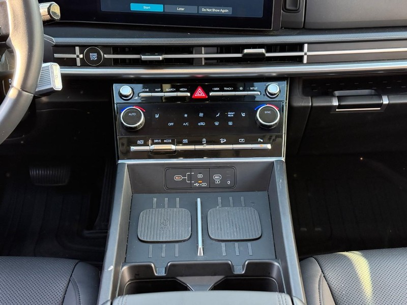 Hyundai Santa Fe Vehicle Image 17