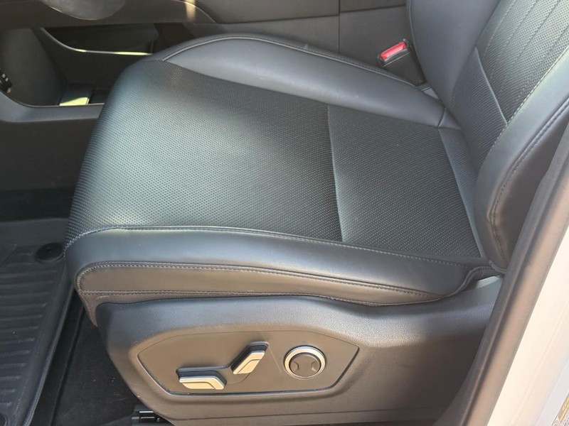 Hyundai Santa Fe Vehicle Image 19