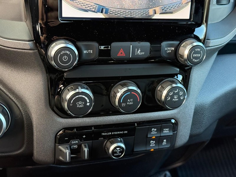 Ram 1500 Vehicle Image 16