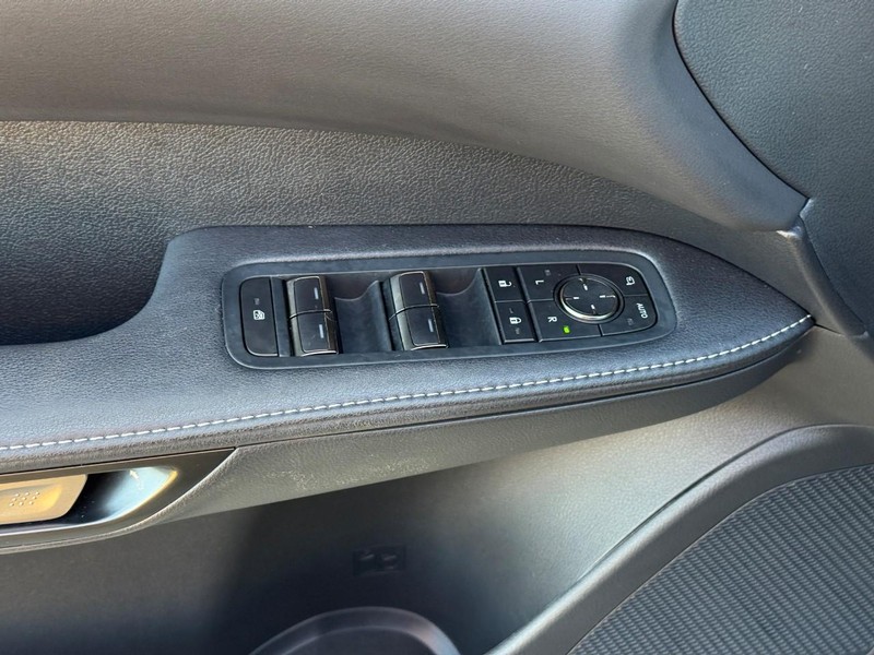 Lexus RX Vehicle Image 18