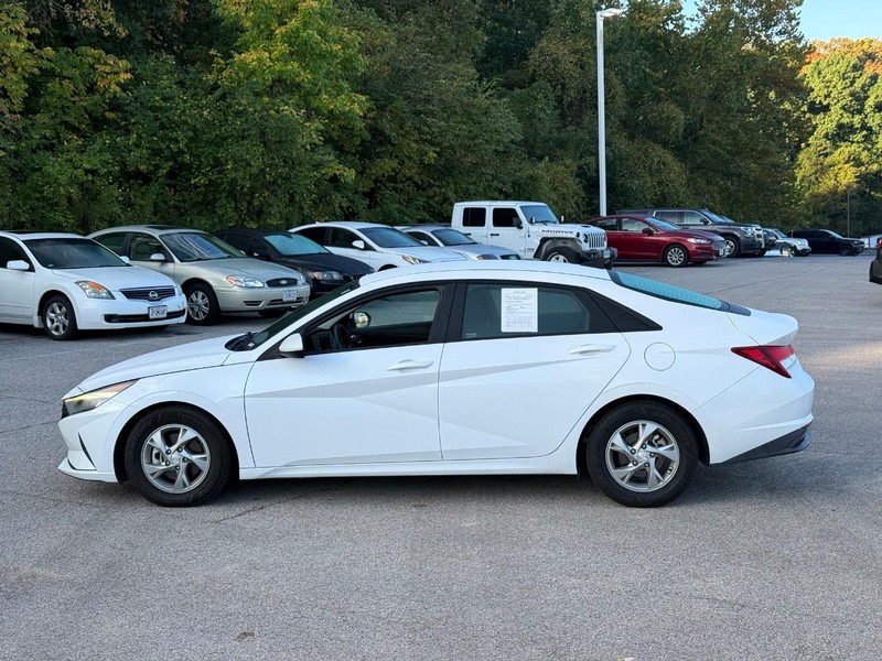 Hyundai Elantra Vehicle Image 03
