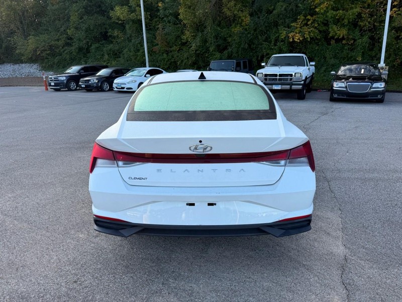 Hyundai Elantra Vehicle Image 07