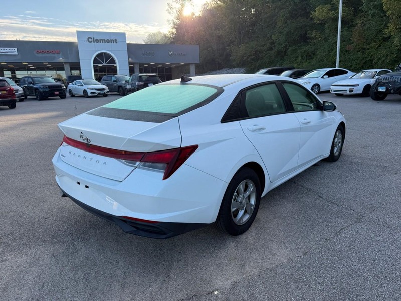 Hyundai Elantra Vehicle Image 08