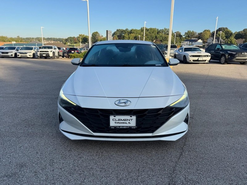 Hyundai Elantra Vehicle Image 11
