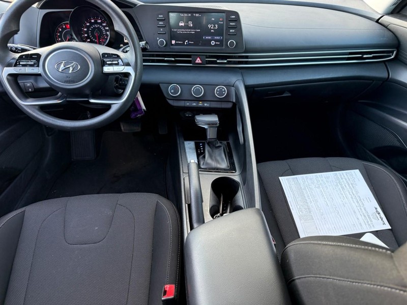 Hyundai Elantra Vehicle Image 13