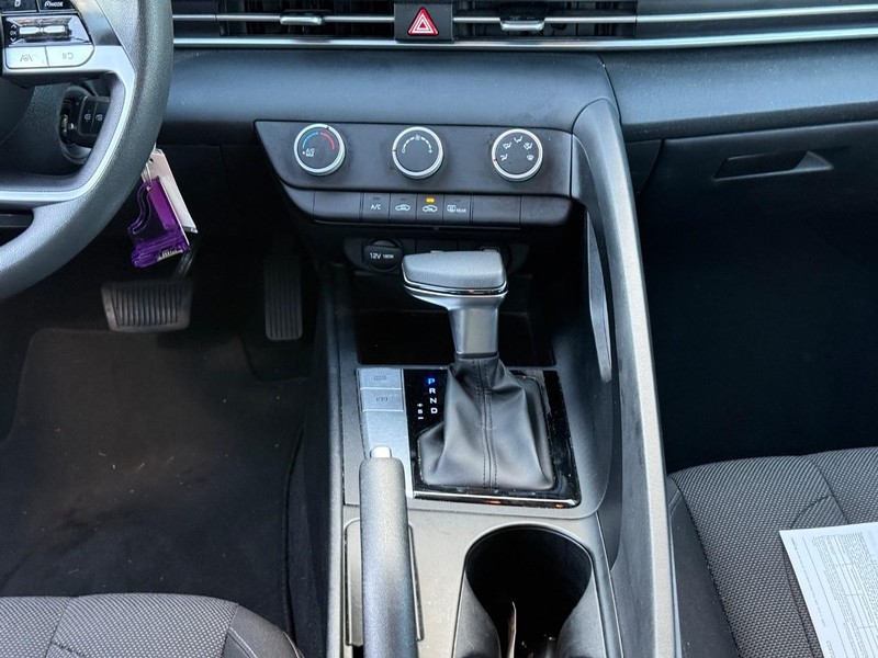 Hyundai Elantra Vehicle Image 16