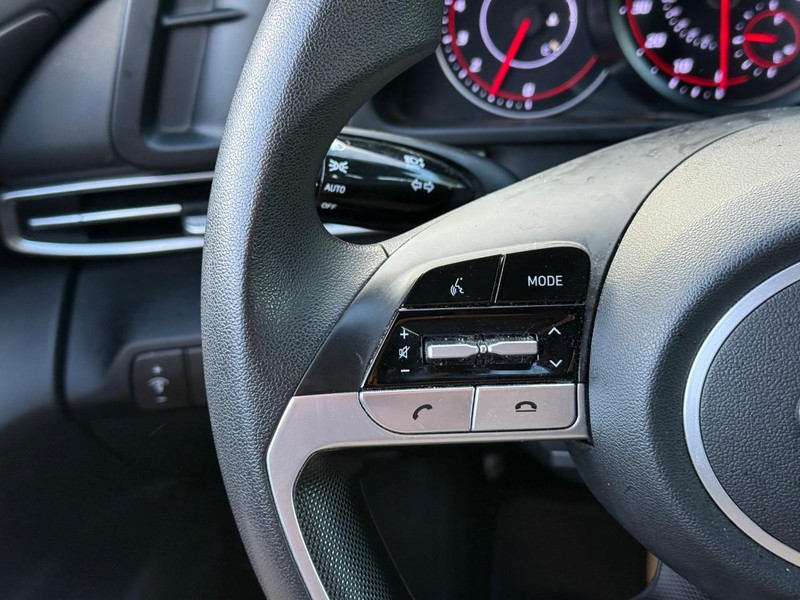 Hyundai Elantra Vehicle Image 20