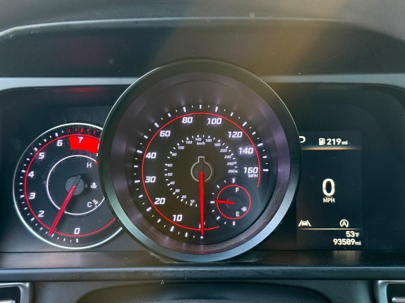 Hyundai Elantra Vehicle Image 22