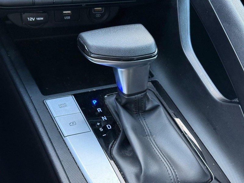Hyundai Elantra Vehicle Image 23