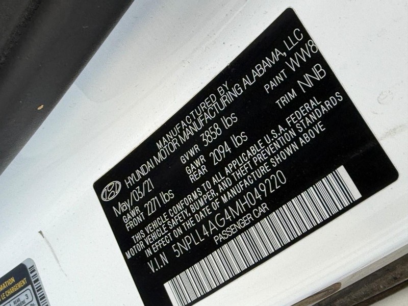 Hyundai Elantra Vehicle Image 25