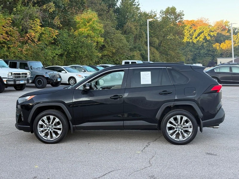 Toyota RAV4 Vehicle Image 03