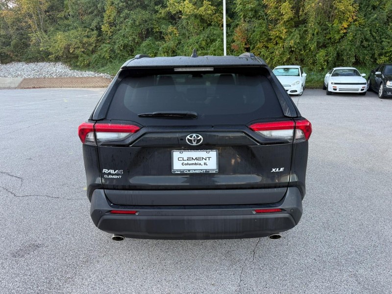Toyota RAV4 Vehicle Image 09