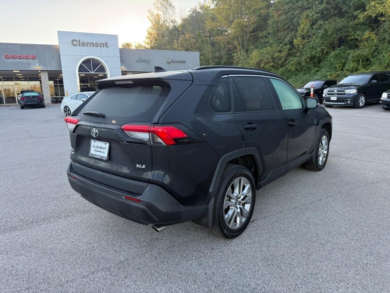 Toyota RAV4 Vehicle Image 11